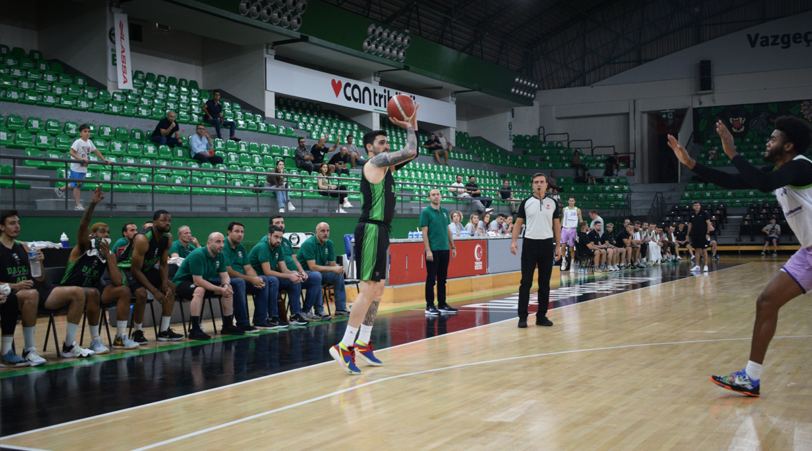 2023-2024 sezon hazırlıklarını sürdüren Darüşşafaka Lassa, beşinci hazırlık maçında VTB Ligi ekiplerinden Runa Basket'e 98-96 yenilerek ilk yenilgisini aldı.