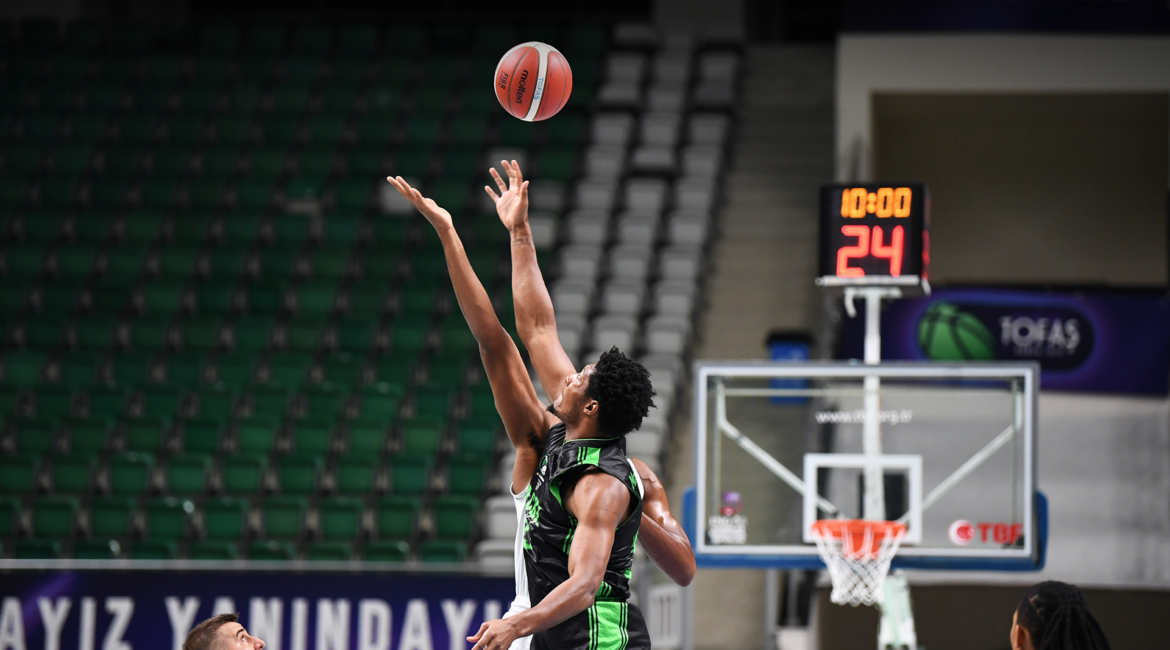 Yeni sezon hazırlıkları kapsamında katıldığı 23. Cevat Soydaş Basketbol Turnuvası'na ev sahibi TOFAŞ'la oynadığı maçla start veren Darüşşafaka Lassa, bir ara farkı 18 sayıya çıkardığı maçtan 93-89'luk skorla galip ayrılarak turnuvaya galibiyetle başladı.