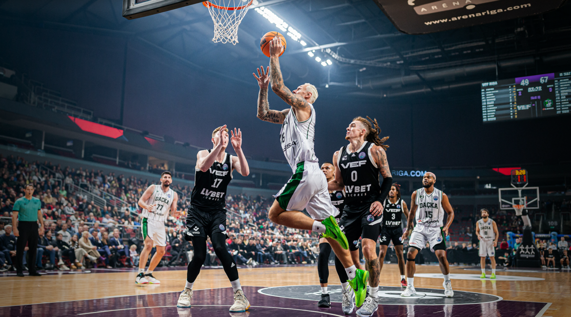 Bu yıl 8. sezonuna start veren Basketbol Şampiyonlar Ligi'nde sezonun açılış maçını VEF Riga deplasmanında oynayan Darüşşafaka Lassa, iddialı rakibini farkın 23 sayıya kadar çıktığı maçta 85-74 yenerek sezonu galibiyetle açtı.